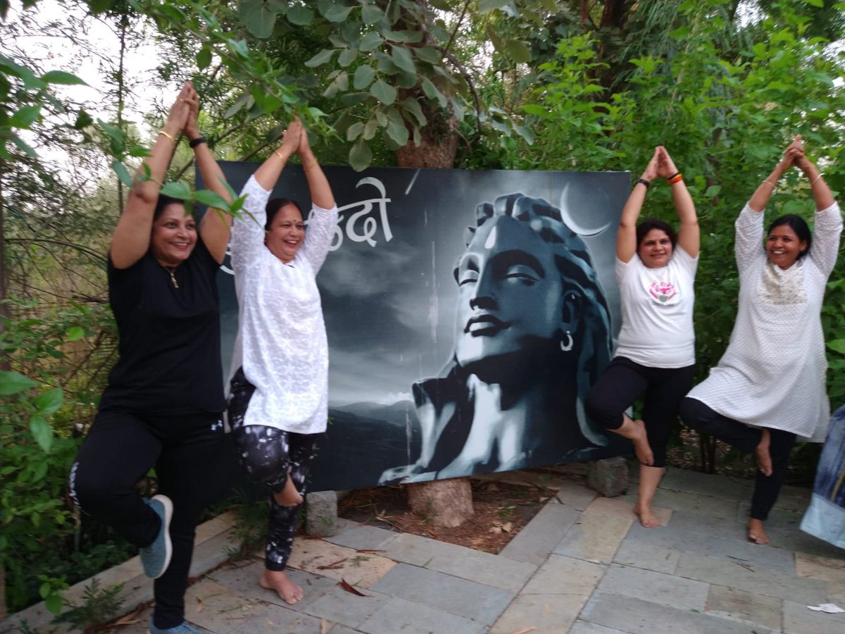 InnerwheelI's tweet photo. Club : Innerwheel club of Ratlam Gold
District : 304
DC : Pragya Pareek
Club President : Seema Khandelwal 
 Organised a yoga camp on international Yoga day https://t.co/3O7KBlc7ap