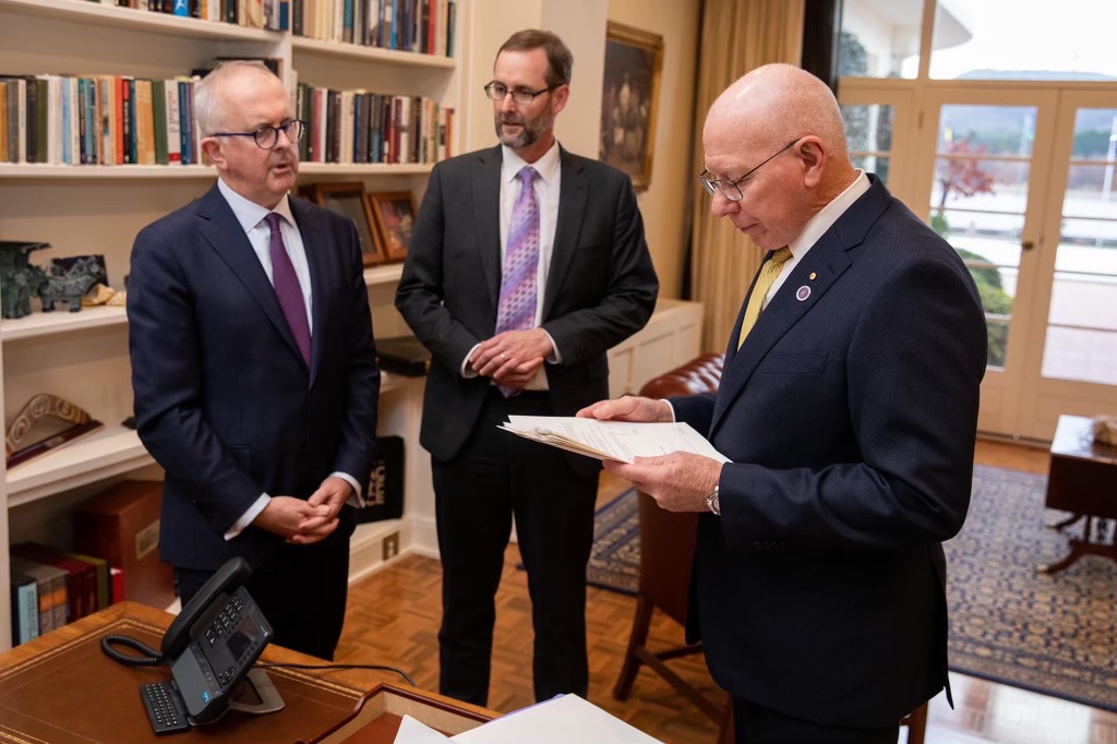 AusElectoralCom's tweet photo. The 2022 Federal Election is complete. Yesterday afternoon Electoral Commissioner Tom Rogers returned Writs for all 151 House electorates (and Territory Senate elections) to the Governor-General. 

Thank you for having your say, Australia. #auspol https://t.co/pHHicWUBPF