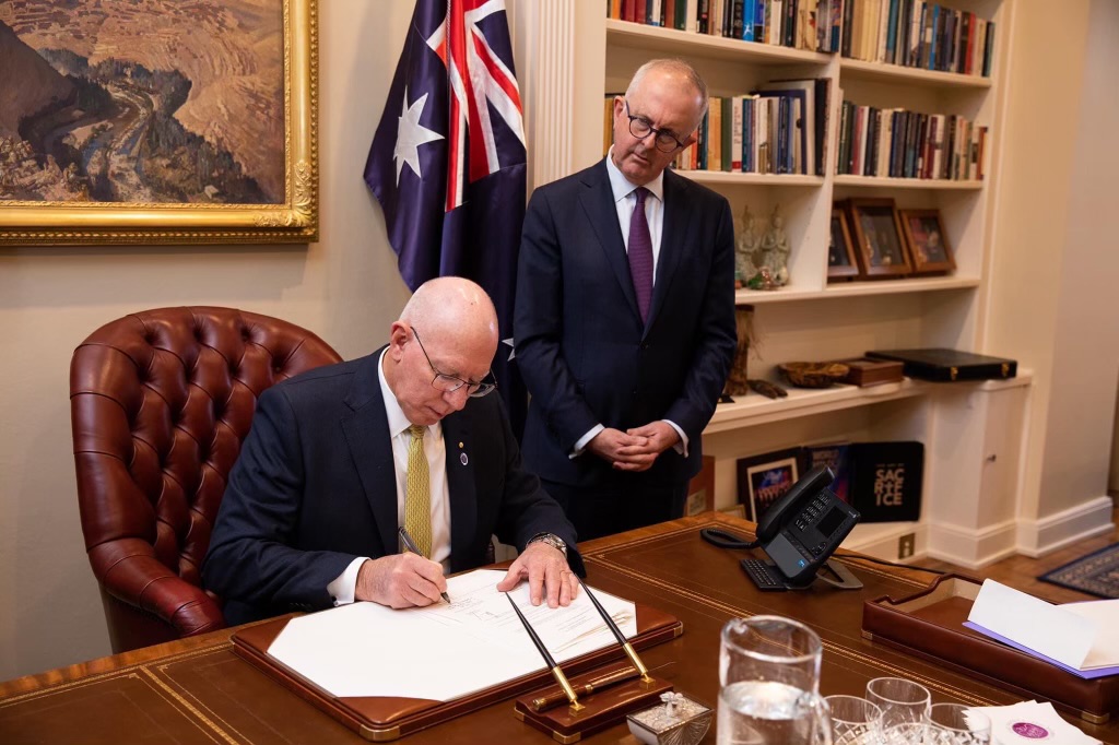 AusElectoralCom's tweet photo. The 2022 Federal Election is complete. Yesterday afternoon Electoral Commissioner Tom Rogers returned Writs for all 151 House electorates (and Territory Senate elections) to the Governor-General. 

Thank you for having your say, Australia. #auspol https://t.co/pHHicWUBPF