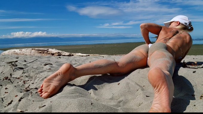 Wanna sniff my ass while I ignore you? Rt for yes https://t.co/JZjwuukJkH<a href="/tag/farting"class="tags"><span>#farting</span></a><a href="/tag/fart"class="tags"><span>#fart</span></a><a href="/tag/farts"class="tags"><span>#farts</span></a><a href="/tag/gassy"class="tags"><span>#gassy</span></a><a href="/tag/girlsfarting"class="tags"><span>#girlsfarting</span></a><a href="/tag/flatulence"class="tags"><span>#flatulence</span></a>