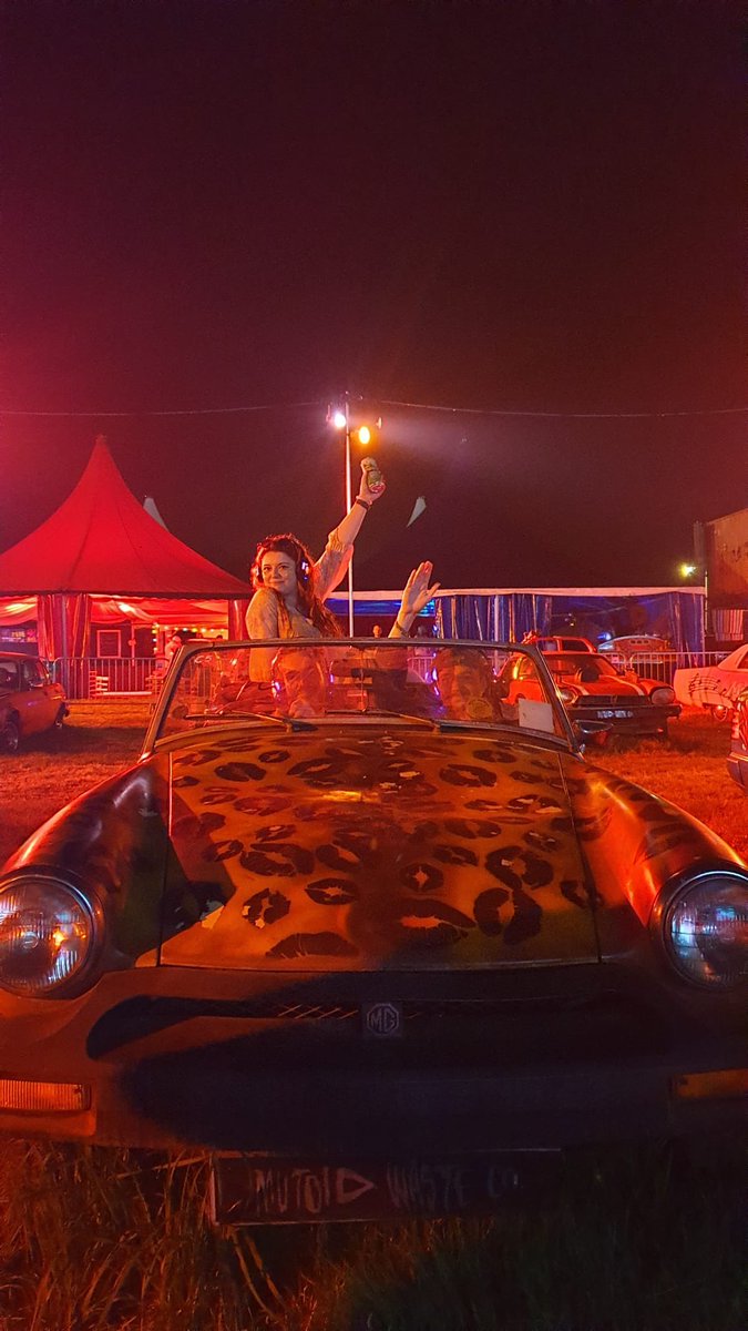 LizeeOliver's tweet photo. @CCfunkandsoul you are my funkin glasto hero https://t.co/JjuZXxLhgg