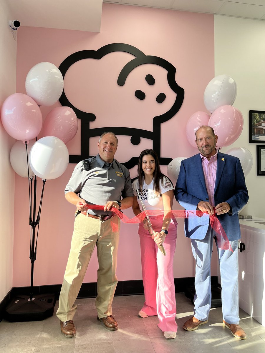 StarkCLE's tweet photo. We had a sweet day as owners Evelyn & Erika opened up @CrumblCookies at our Jackson Township property The Strip today!
Looking forward to a long (and delicious) partnership together! Congrats!!
#crumblcookies #atthestrip #itsallabouttheexperience https://t.co/pAPDOYuMRD