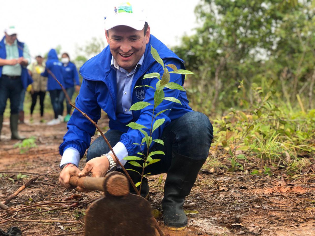 RamonRguezA's tweet photo. Contribuimos a la reforestación y disminución de la huella de Co2 en el
https://t.co/1SDePrqLFu voluntariado ambiental de la @UnidadVictimas “Siembra Esperanza, Cosecha Paz”, donde participó la mesa de participación #PuertoGaitán @cormacarena @puertogaitan_meta @policiadecolombia https://t.co/5uimTGC4AF