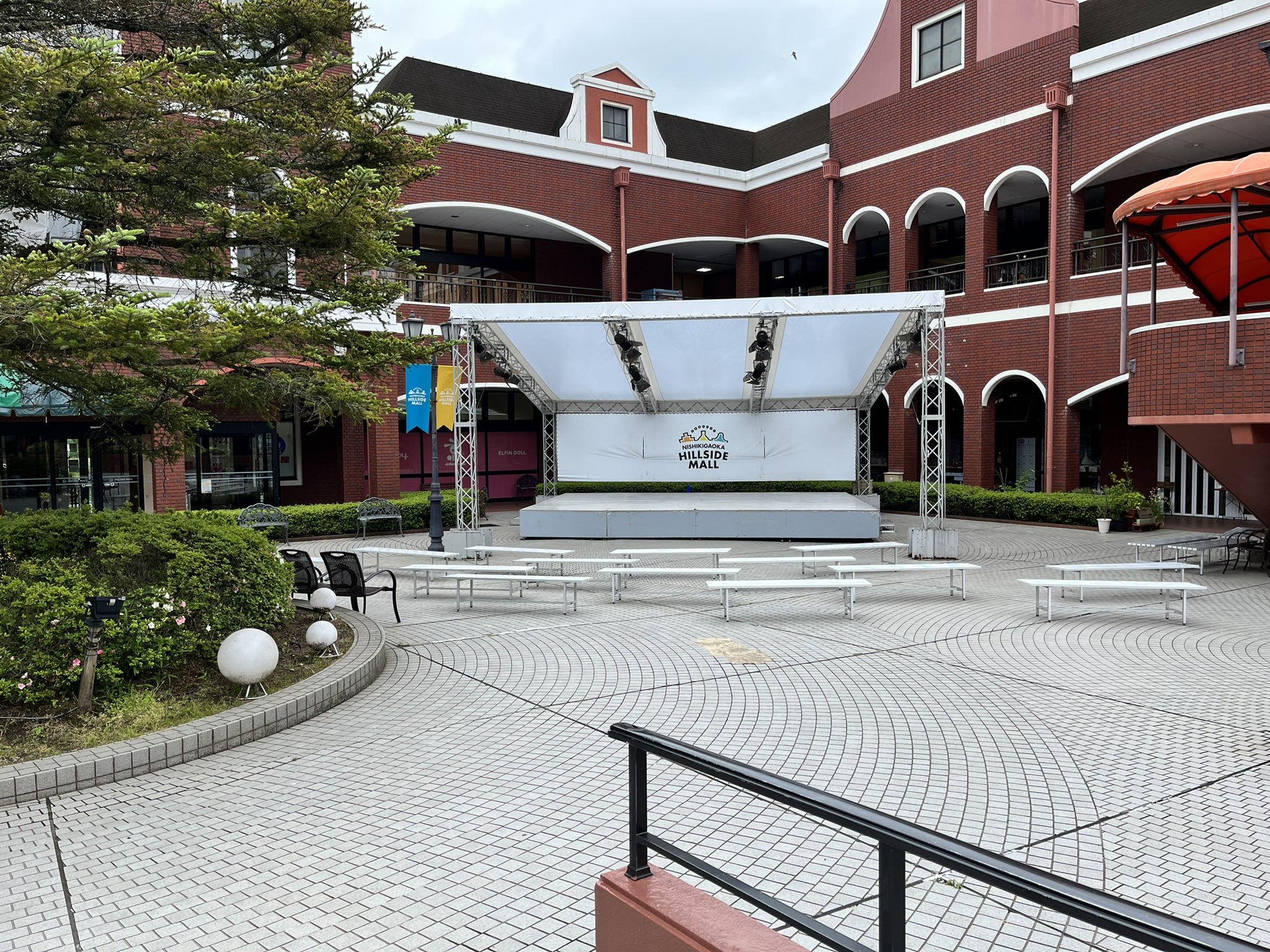 キッチンカー51 本日は金曜日 錦ケ丘ヒルサイドモールさん出店です 週末も出店しますので3連戦です お近くに来ましたら是非寄ってください お待ちしてます T Co Sbbwmmpxyy Twitter