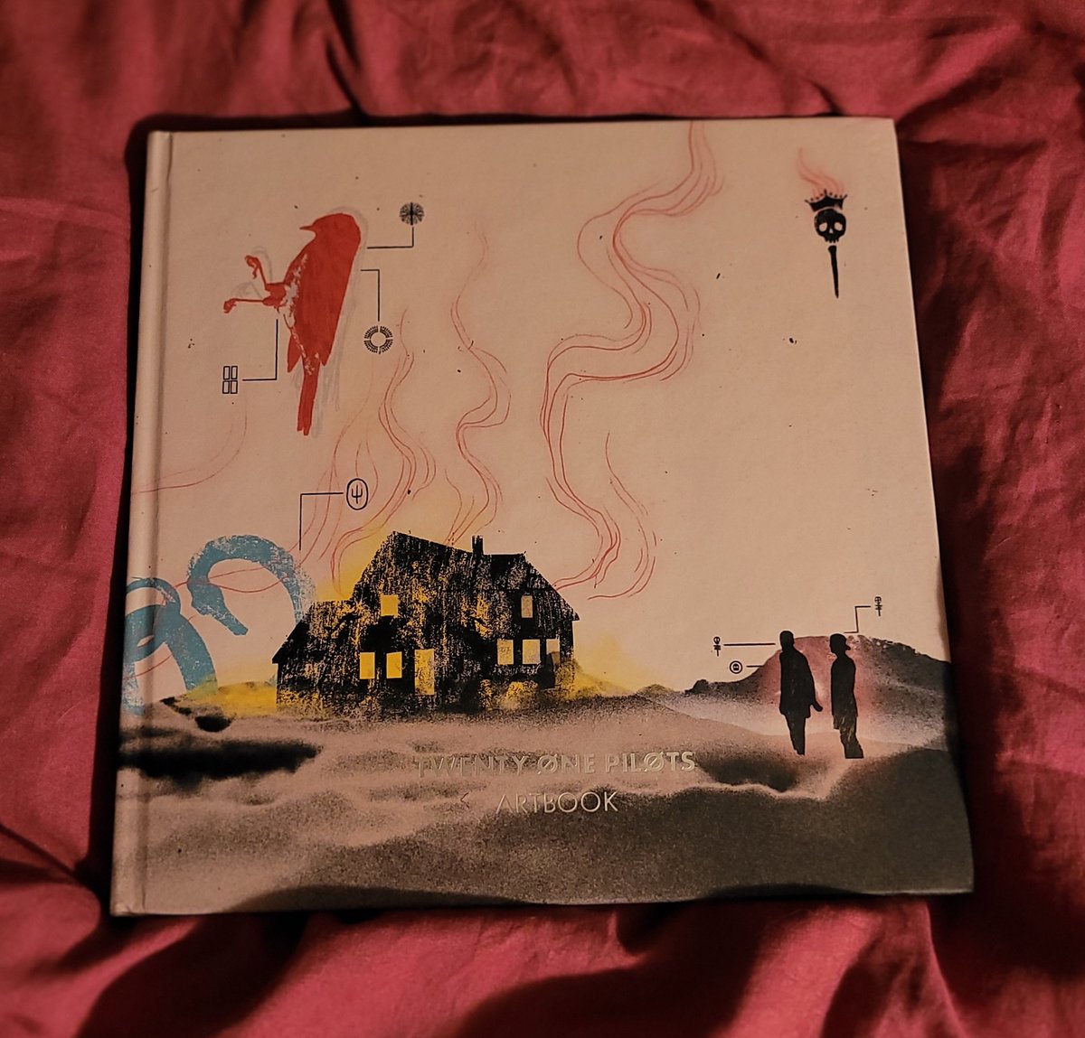 I got my artbook today ☺️  shout out to all the amazing artist in here...you all are so talented!
<a href="/ImTOP_EVENT/">TØP ARTBOOK</a> 
#cliqueart