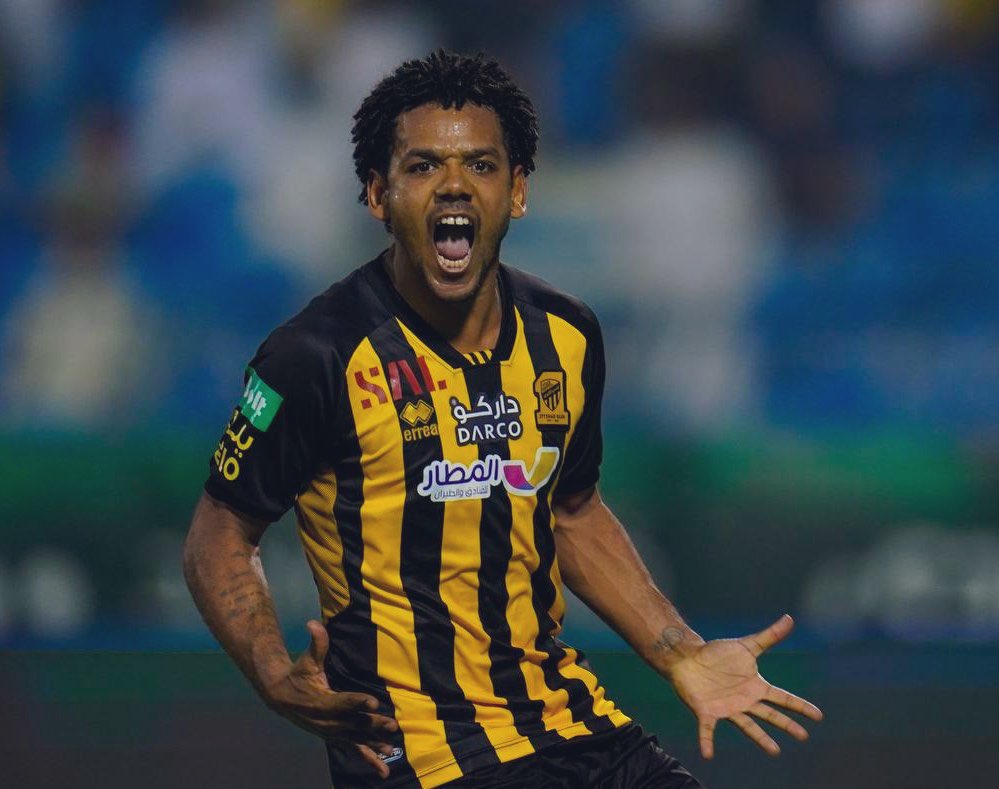 رومارينهو الرجل الاول في الاتحاد .. هذا التاريخي استحاله يغيب عن ذهن اي اتحادي في السنين القادمة 
يحاول يصنع يهجم يسجل في كل جولة وفي كل نادي وفي كل حارس 
عظيم هذا البرازيلي 🖤💛
