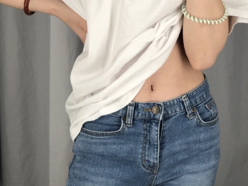 liutingting883's tweet photo. 95斤，不算胖吧😂 矮矮的我也有马甲线🤣 #���妻 #少妇  #熟女 #试衣间 https://t.co/X8ZLWhohg7