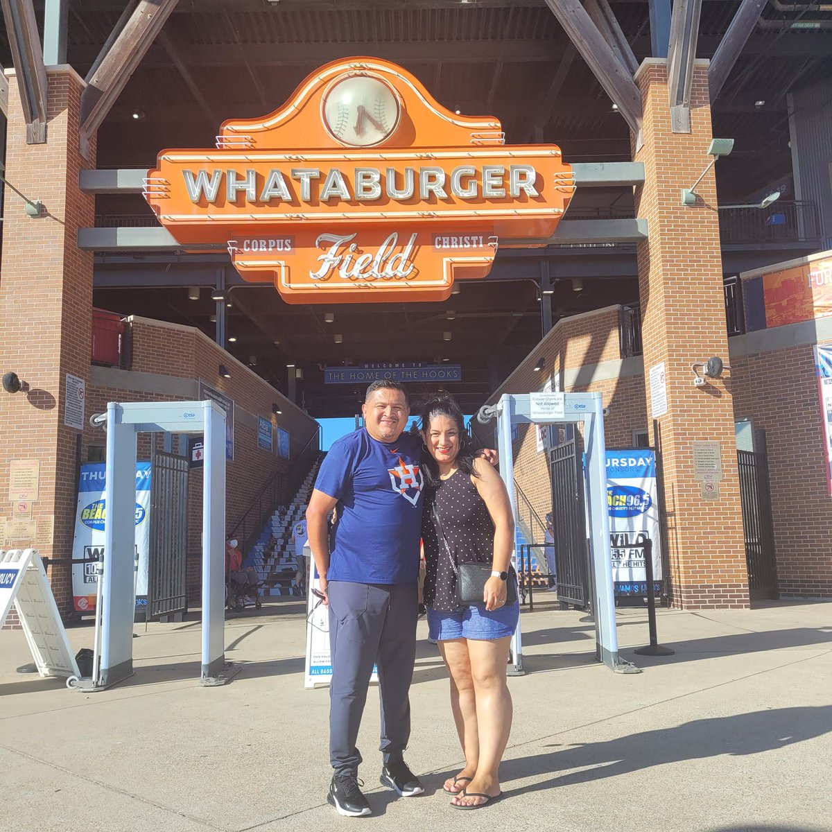 ramirez_math's tweet photo. Family getaway!! #GoHooks https://t.co/AJAdsRMoBi