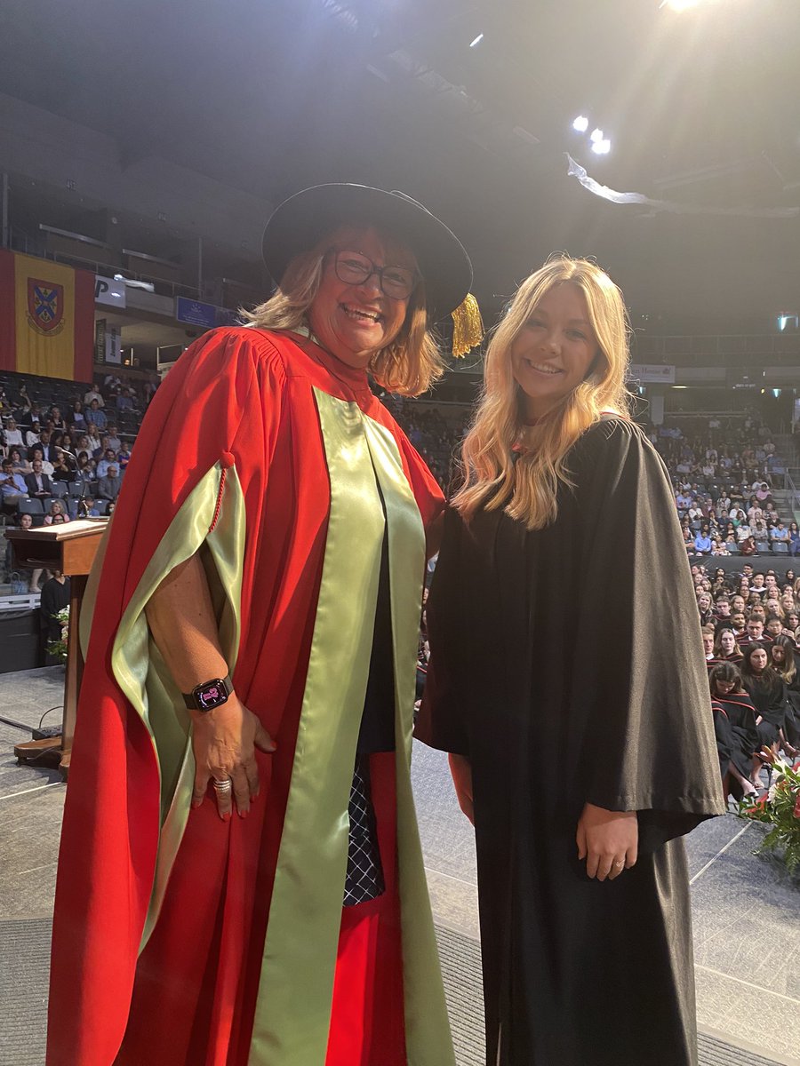 janephilpott's tweet photo. One of the highlights of #ConvocationWeek @queensu was celebrating the graduating #nurses. These are new healthcare heroes who are already on the wards &amp; in the clinics caring for patients. They have smiles on their faces, wisdom on their minds &amp; service in their ❤️. Congrats! 👩‍🎓 https://t.co/lZgWHgBmdB
