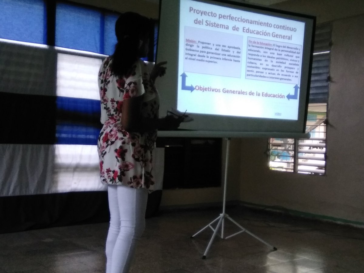 Tiene lugar en los municipios de la provincia de Villa Clara, #Cuba el seminario de preparación para cuadros y funcionarios de educación. <a href="/MenendezRiveros/">Carlos Rivero Menéndez</a> <a href="/LienMons/">Lien O'farril Mons</a> <a href="/elsa_ena/">Ena Elsa Velázquez Cobiella</a> <a href="/RevillaVega/">Adalberto Revilla Vega</a> <a href="/CubaMined/">MINED</a>