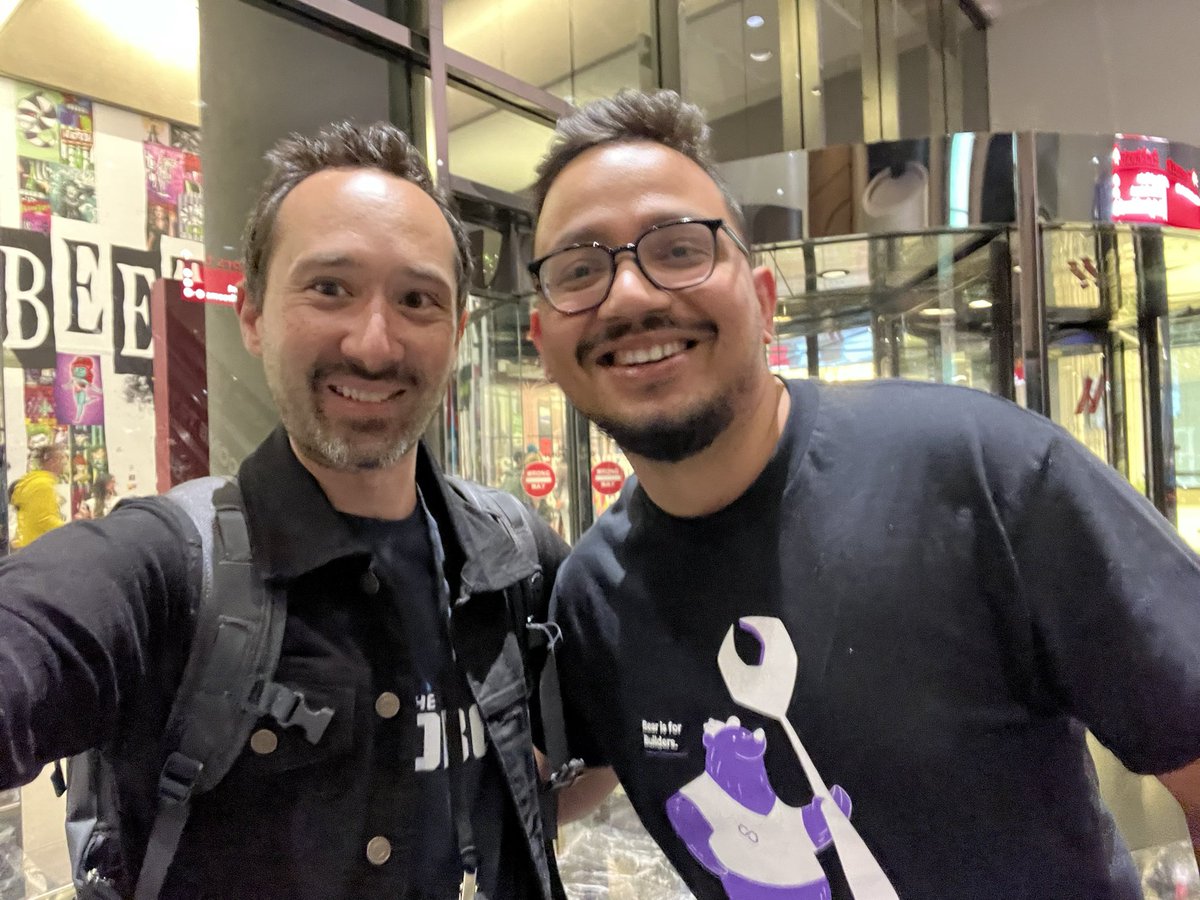 borgetsebastien's tweet photo. One more surprise encounter at @NFT_nyc @sandeepnailwal 🤩 https://t.co/daOhQDCyGV