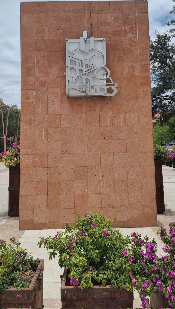 lrojasnieto's tweet photo. Aguascalientes será sede del 3er Seminario de Ferrocarriles 🚉 . Hoy el gobernador @MartinOrozcoAgs  dió todo el apoyo para la organisación  del evento con conferencias de los grandes proyectos FF CC.
#Aguascalientes 
#ferrocarriles 
@AMIVTACmx
@AMFerrocarriles 
@CICAgs1968 https://t.co/LyT6t9RKl1