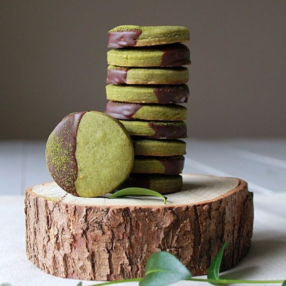 ZenTeaLeaf's tweet photo. This Chocolate Dipped Matcha Shortbread Cookies will transform your classic shortbread cookies into a dazzling delicious one!

TRY &amp; MAKE YOURS NOW!! 👉 https://t.co/GQzXXl3VzK

👉 Follow us @zentealeaf

#zentealeaf #matcha⁠ #healthylifestyle #vegan #coolfoodies #matchacookies https://t.co/rBS2hst8oB