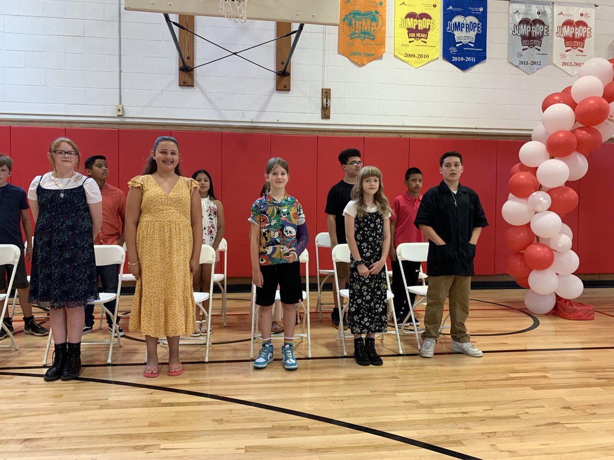 jvfptso's tweet photo. One last batch of pics of our graduating @JVFElementary 5th Grade Falcons, from Moving Up Day! Huge congrats to everyone! And one last shout-out to our wonderful 5th Grade Committee, teachers, @MsSessoms &amp; staff! 🔔🥳🦅
#FalconsForever #ringthatbell #JVFConnectEd https://t.co/IIl4VKYExW