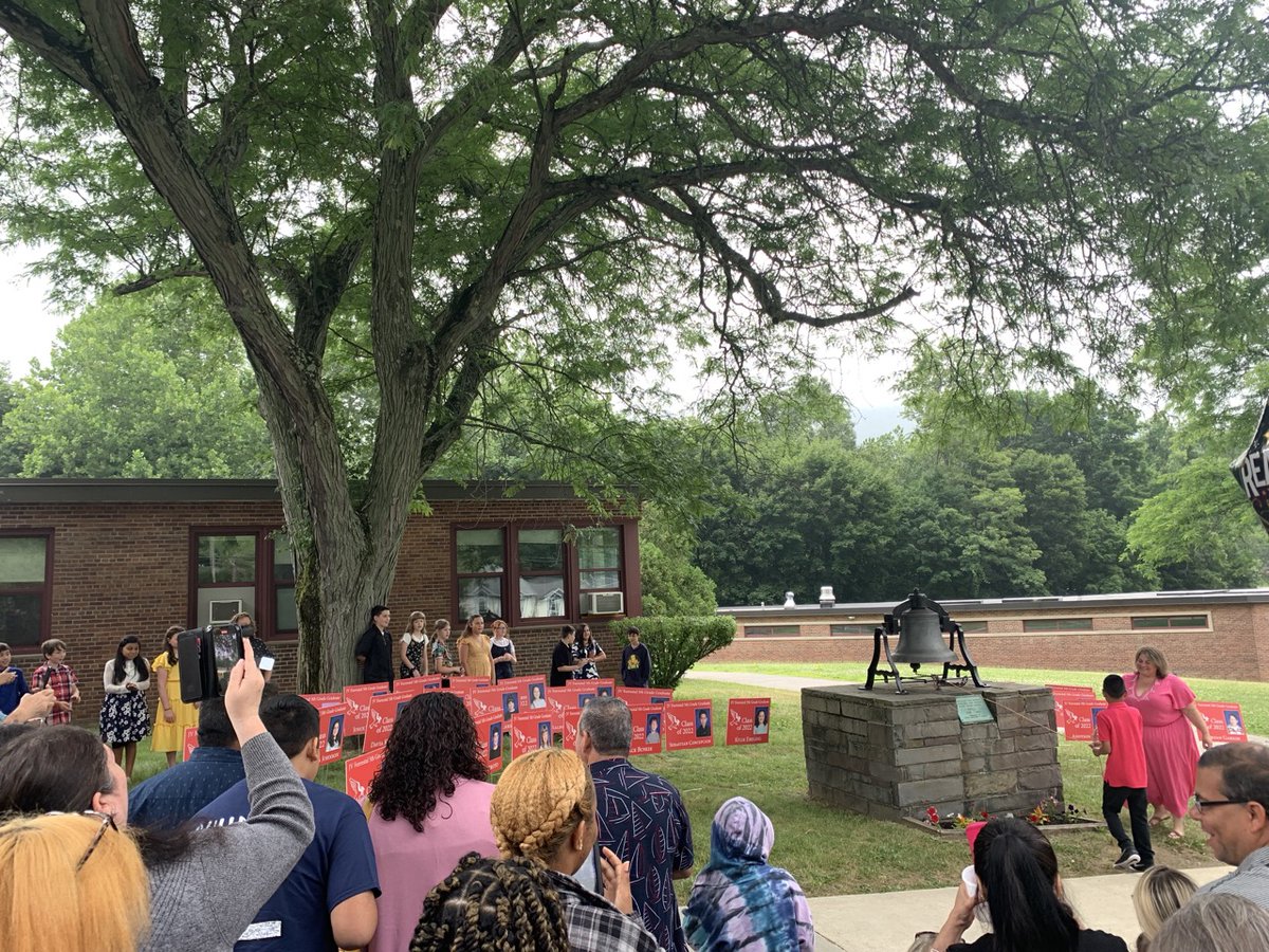 jvfptso's tweet photo. One last batch of pics of our graduating @JVFElementary 5th Grade Falcons, from Moving Up Day! Huge congrats to everyone! And one last shout-out to our wonderful 5th Grade Committee, teachers, @MsSessoms &amp; staff! 🔔🥳🦅
#FalconsForever #ringthatbell #JVFConnectEd https://t.co/IIl4VKYExW