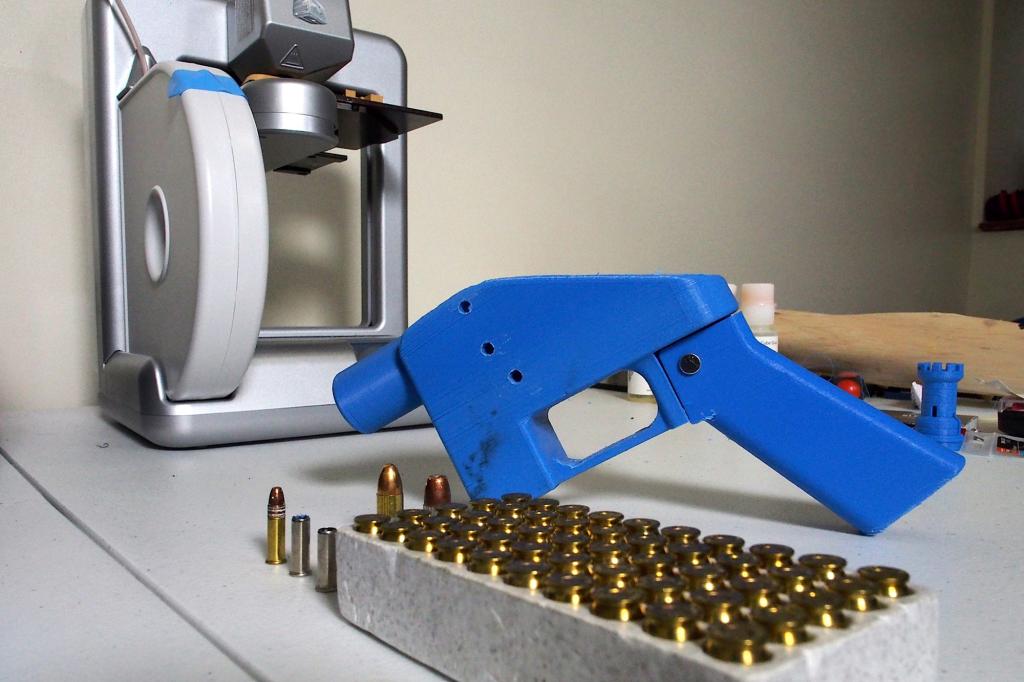 nypost's tweet image. 3D printer capable of making 'ghost gun' parts stolen from MTA railyard trib.al/lbyEAwh