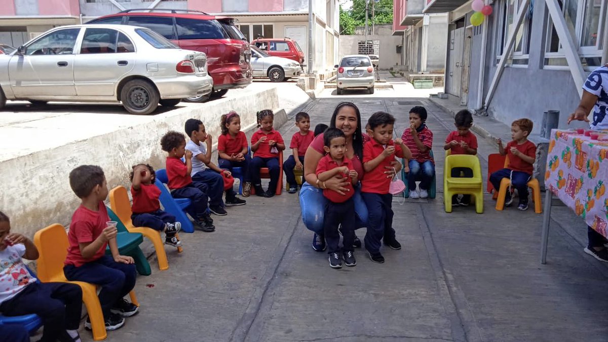 ffmlara_'s tweet photo. C.E.I Tribilines Hugo Chávez-Sebastián Francisco De Miranda, en su 7mo Aniversario, entre  Dulces Criollos Celebramos y Cantamos el Cumpleaños🎂🥳👏👏
#GMVVIndetenibleYVictoriosa https://t.co/fDd1KOYE9z