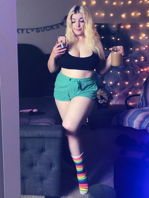 it would be impossible to hold all the drinks i have at the same time to take this 🤪 https://t.co/kV