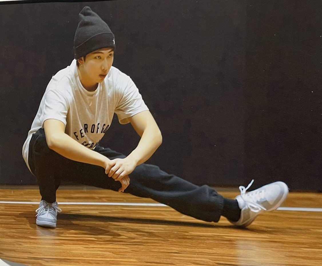 RM_Charts's tweet photo. 📸 HYBE exh. RM | @BTS_twt https://t.co/tykyX5aSIn