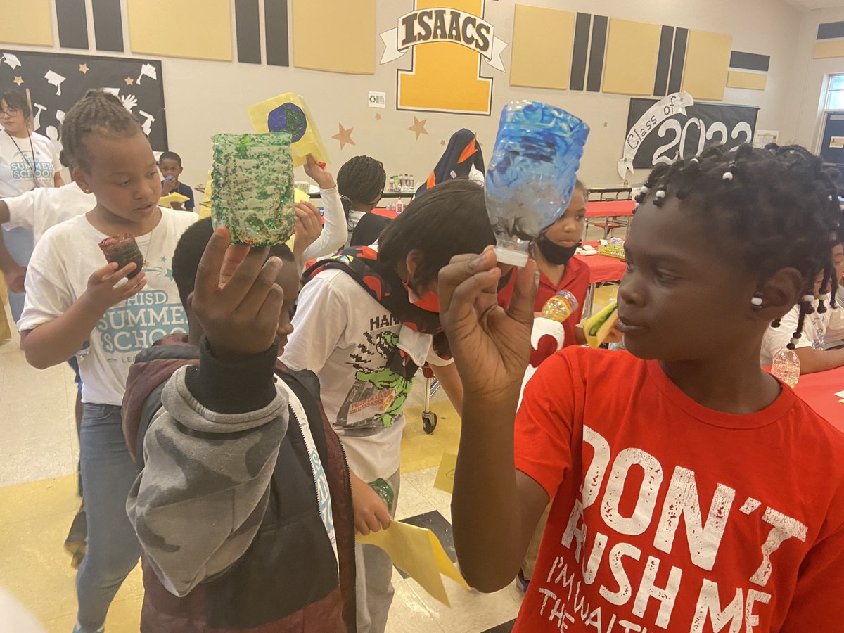 KGESFineArts's tweet photo. Thursday Fun Day @IsaacsES_HISD and Kashmere Gardens. The students are having a great time. Thank you to our wonderful teachers who are putting the FUN in learning. #ThursdayFunDay #tiedye #makeSlime #RecycleArt #SummerSchool2022 @marques_collins @SherraJ https://t.co/8b4wzYh83l