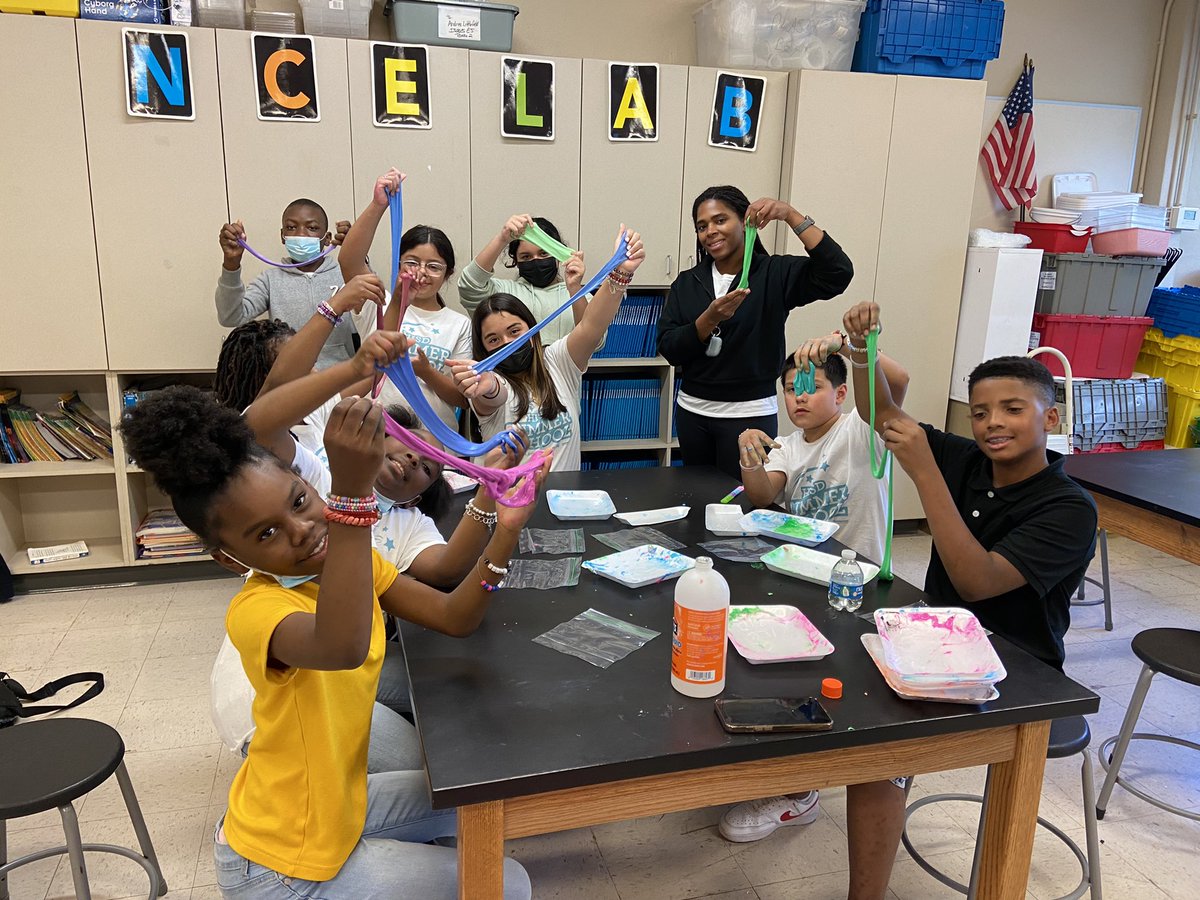 KGESFineArts's tweet photo. Thursday Fun Day @IsaacsES_HISD and Kashmere Gardens. The students are having a great time. Thank you to our wonderful teachers who are putting the FUN in learning. #ThursdayFunDay #tiedye #makeSlime #RecycleArt #SummerSchool2022 @marques_collins @SherraJ https://t.co/8b4wzYh83l