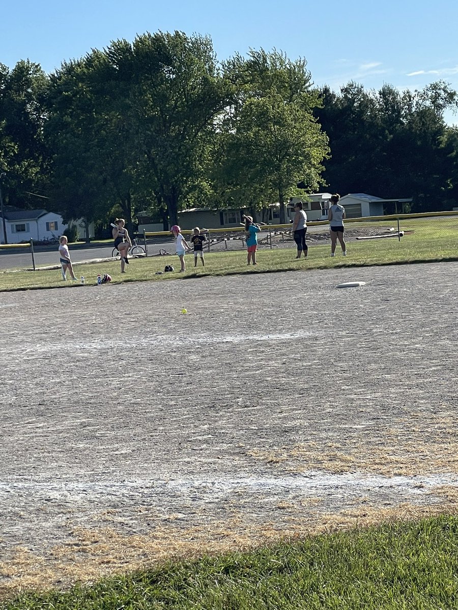 gabbymcintire27's tweet photo. Last day of softball camp for our little Panthers. They improved so much just in 4 days. Keep practicing and dream big!!! The future is bright 😎 excited to do it all over again next week with our older Panthers!! 🥎 @chuckgrable @PioneerRegional https://t.co/jlMDfBXhHH