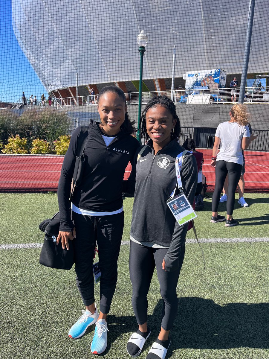 AlanAlvarezSr1's tweet photo. Look… my trip would be done!! On the plane back home! @allysonfelix @NiyaKJ45 https://t.co/W102QjoIzn