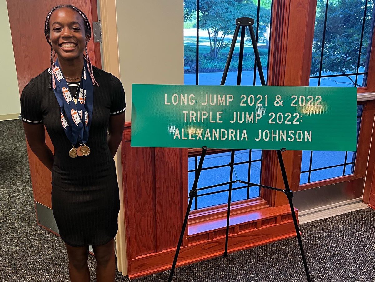 HuntleyHS tweet media