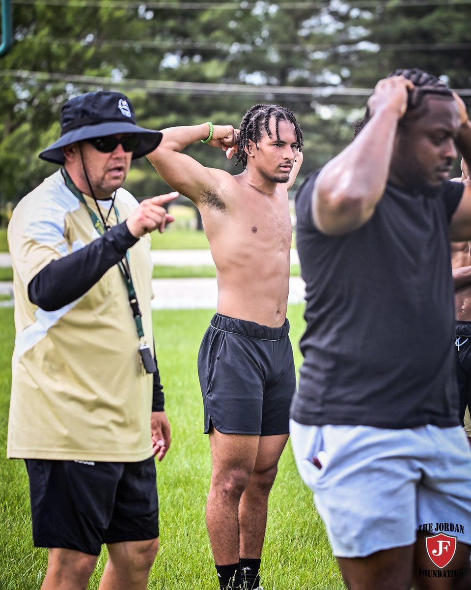 TrueWarriorFB1's tweet photo. For those that don't know already, HE'S BACK!!!!!! 

@stutsie06 

📷: @JordanFoundati1 

#TrueWarriorFootball https://t.co/2vgrpKUWbs