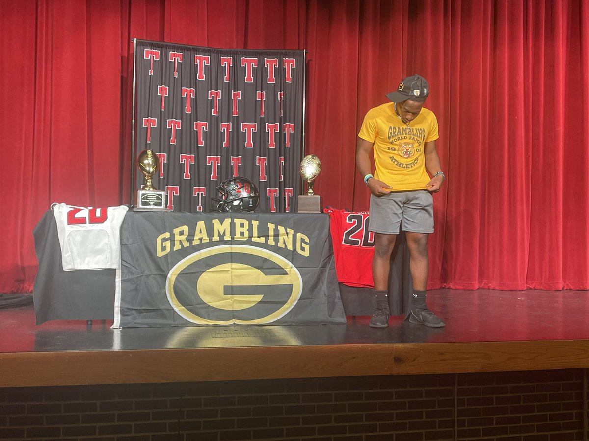 Labrendo “Bando🏠” Flowers🖤 tweet media