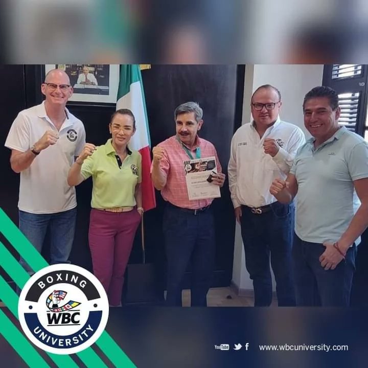 WbcUniversityof's tweet photo. World Boxing Council (WBC) entrega medalla al Secretario de Gobierno, Dr. Alvaro Brancamonte Sierra en representación de WBC University, la directora Xochitl Lagarda Burton. https://t.co/sEar5vS45c