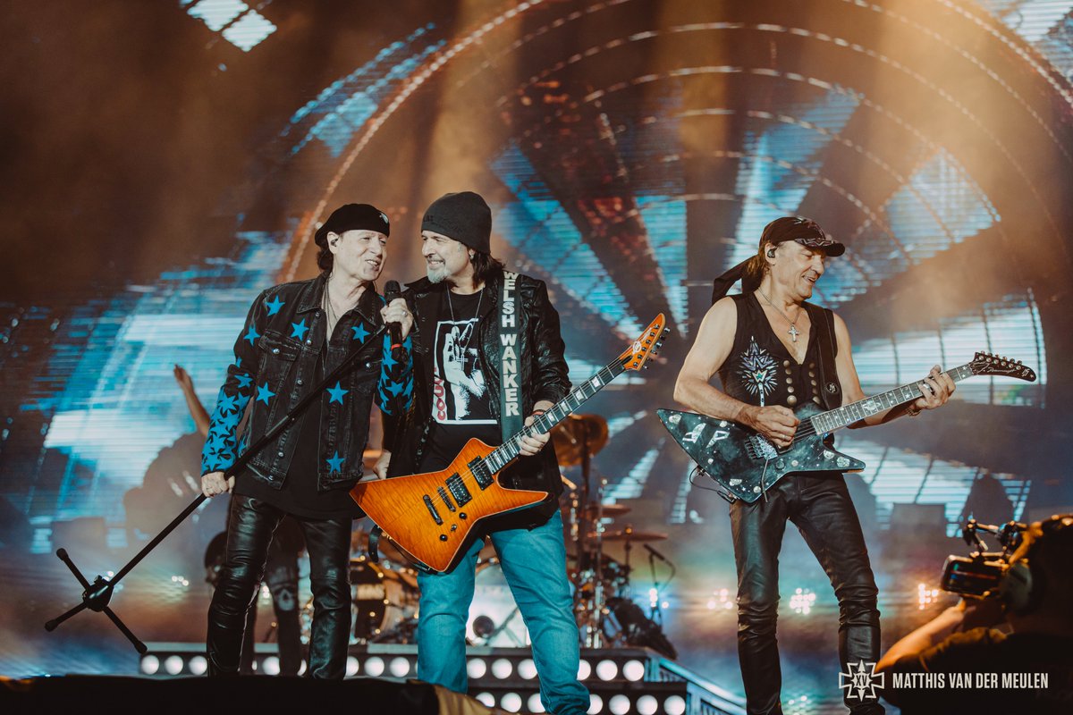 hellfestopenair's tweet photo. 🦂@scorpions🦂

📸: @toulstouille 

#hellfest #hellfest2022 #openair #festival #france #clisson https://t.co/MCoPVd0InT
