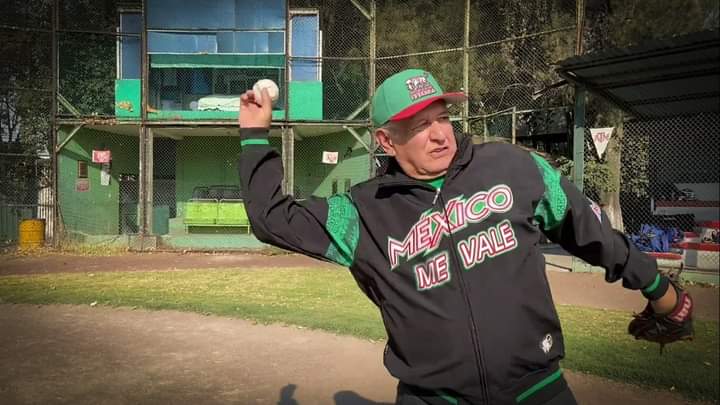 rthur013's tweet image. En los tiempos antiguos, Nerón tocó el arpa mientras ardía Roma...
Hoy juegan Béisbol