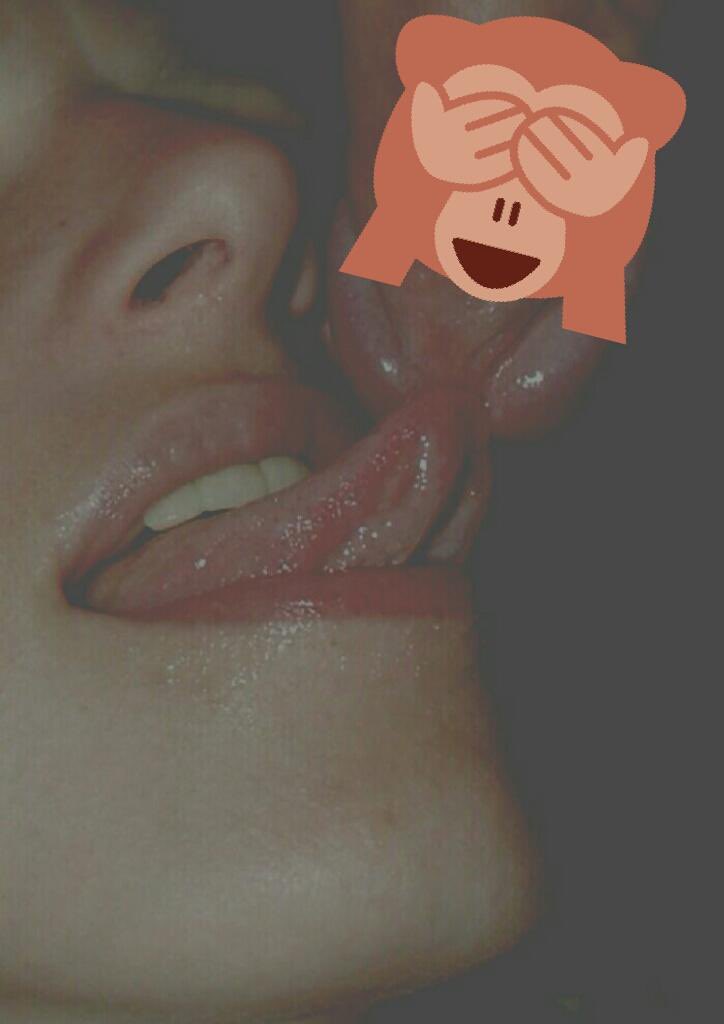 ابي خنيث وقحبه بجده يلحسه لي كذا واهينه