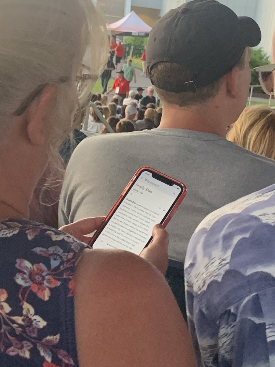 the woman in front of me at the steely dan concert is reading the wikipedia page for steely dan