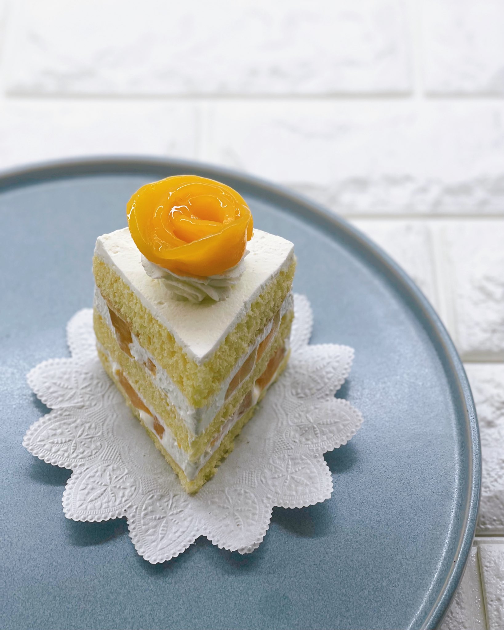 パティスリーラルゴ 稲沢市のケーキ屋 おはようございます 稲沢市 パティスリーラルゴ です お休みをいただきありがとうございました 本日より21 30まで元気に営業です とろける食感と濃厚な甘みのトロピカルな味わい マンゴーショート 是非お