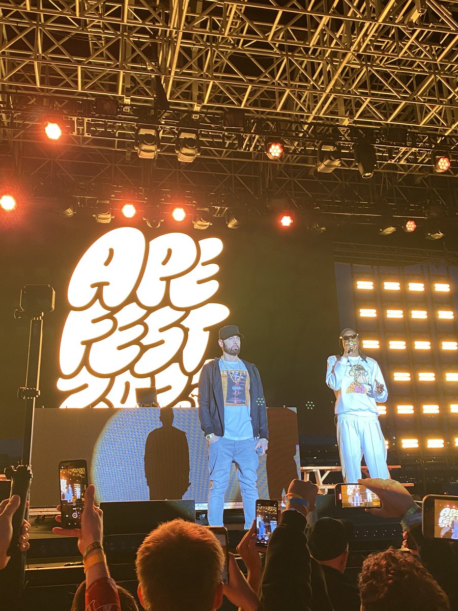 Eminem and <a href="/SnoopDogg/">Snoop Dogg</a> omfg