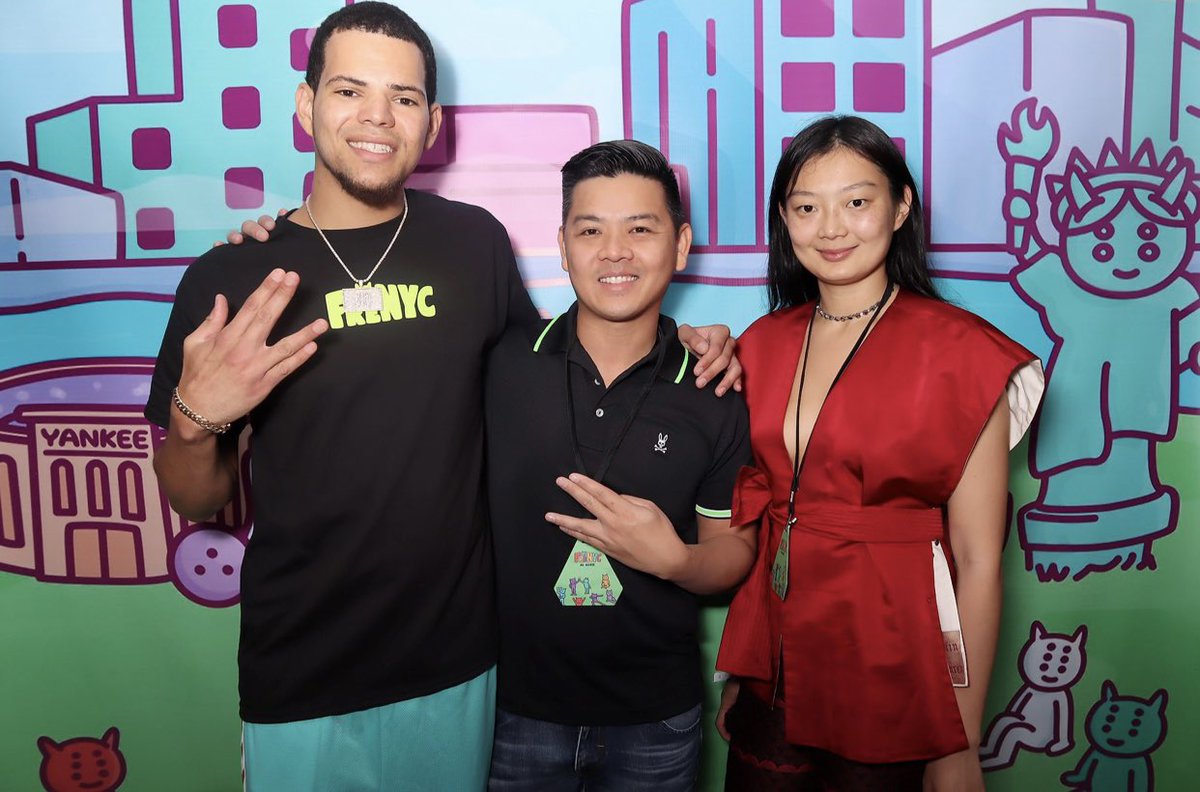 zonlai's tweet photo. Great time meeting all the new frens at the @alienfrens events 👽🛸 https://t.co/gGBKD2kTsu