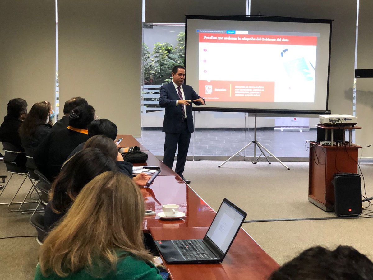 mkt_lab's tweet photo. #WorkshopEducacion, compartimos investigaciones y casos de éxito internacionales con Directores y Promotores de Colegios 
Alianza estratégica @PwC_Peru y @mkt_lab 
Alexander García, Socio de Consultoría de Negocios, Marco Antonio Mondoñedo Calle, Director Ejecutivo, LATAM MKT LAB https://t.co/DEeFtjbBaR