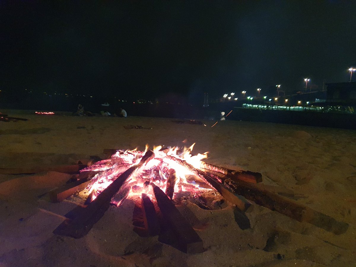 no_restes's tweet photo. A noite de San Xoan
#MeigasFora
#asardiñamollaopan https://t.co/XD4S3h9yDV