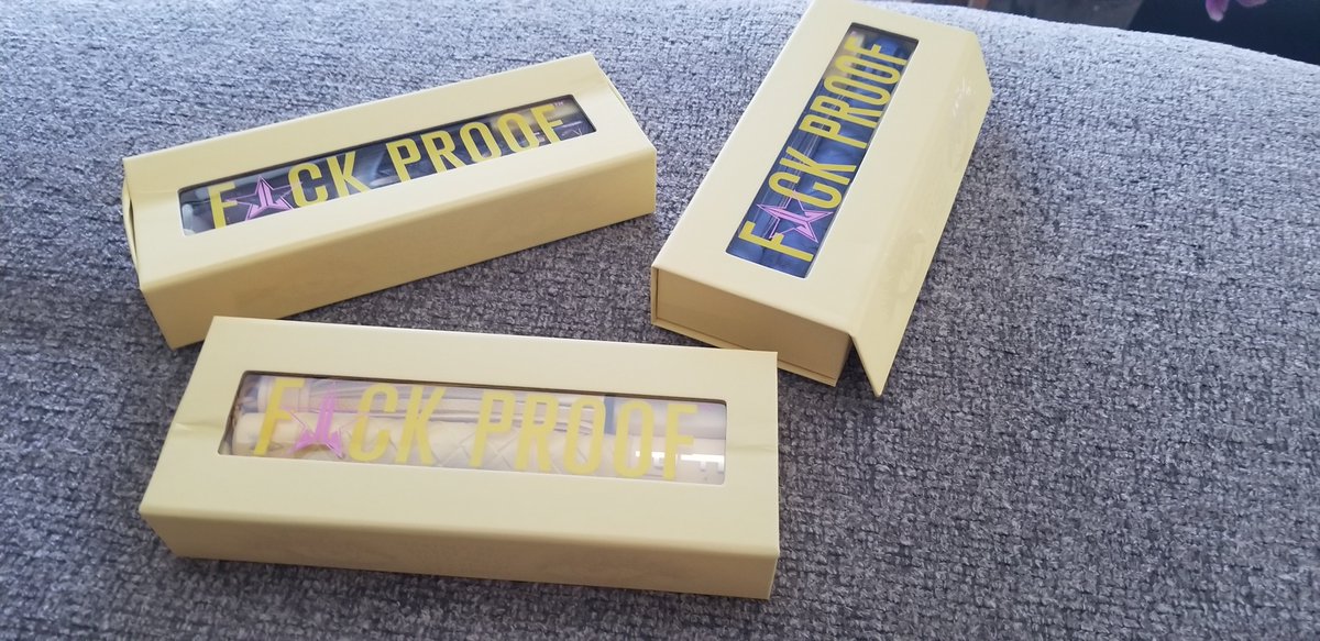 CheesecakeHey's tweet photo. Yellow is my favorite color and I was really excited for the #jeffreestar Banana Fetish palette and collection... but all three of the F*ck Proof Mascaras packaging came very damaged and I loved the packaging why @JeffreeStar 😔 https://t.co/IK1r22Vclo