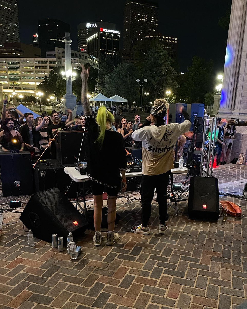 NeonProjectNFT's tweet photo. Our first music festival went was one for the books 🙌🔥 proof of concept ✔️ next up Filthy Frequenciez 🤪🫠 https://t.co/3zYFUYJK83