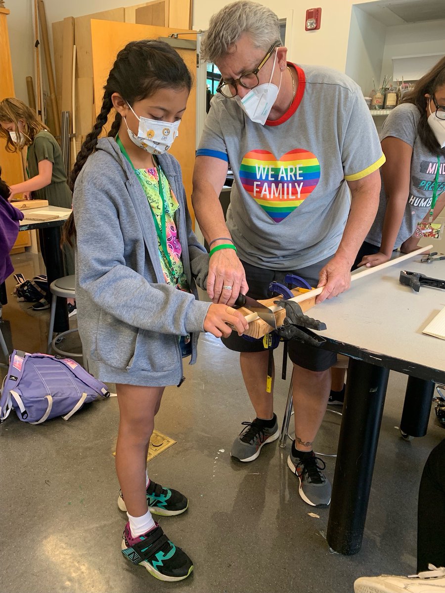 pfspasadena's tweet image. Check out our PFS! 5th and 6th grade girls designing and creating during our new woodworking class at Westridge PFS!!