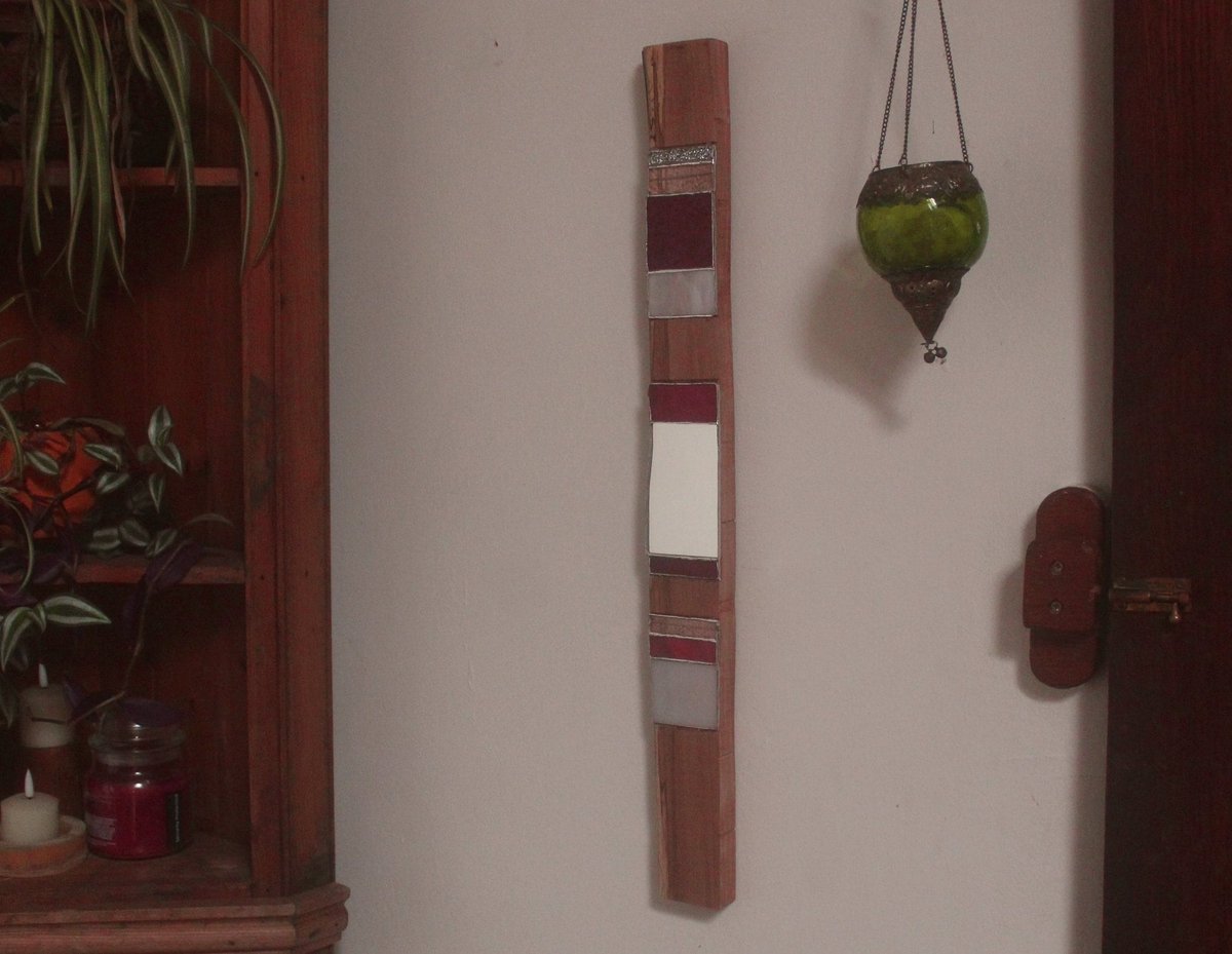 RoopDoopD's tweet photo. Wood and Glass Garden Sculpture. Stained Glass Mirror Decoration. Reclaimed Wood Garden Art https://t.co/SN4IYyccX6 #ChickenPink #Etsy #StainedGlassArt https://t.co/9A5Uz7epBX