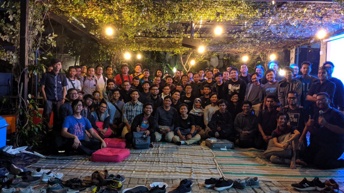 fmgono's tweet photo. Flashback Tahun 2019
- Dimana gua masih awam banget dunia programming
- Dimana gua baru mulai ngikut komunitas programming yang ada di Jakarta
Yang paling berkesan :
- Hacktoberfest Open Hack Day with @JakartaJS X DevC X @growatwarpin
- #Meetup1 ReactJS at Qlue https://t.co/aKLywB30BS