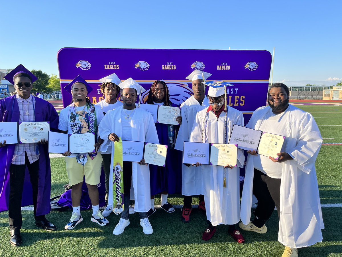 EastFootball585's tweet photo. Congrats 💪🏈🦅 https://t.co/OAsTqcd0bR