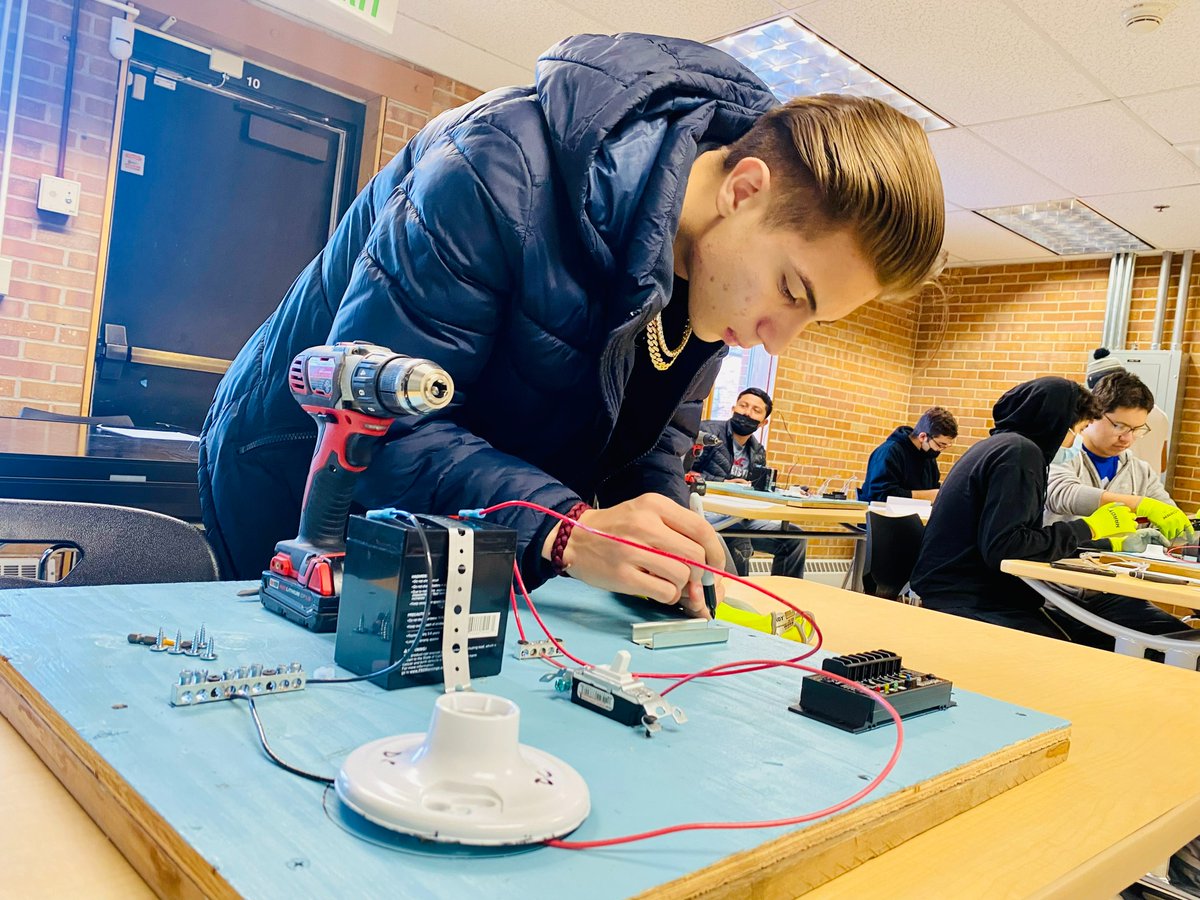 GRID's tweet photo. A student at our Colorado Office's IBT Lab Lite Program learns the basics of electricity and solar energy, including wiring as shown here. The Lab Lite program is a 40 hour solar experiential course that ends with students installing a solar system on a mock roof.

#solarfutures https://t.co/NY4ZzABBKZ