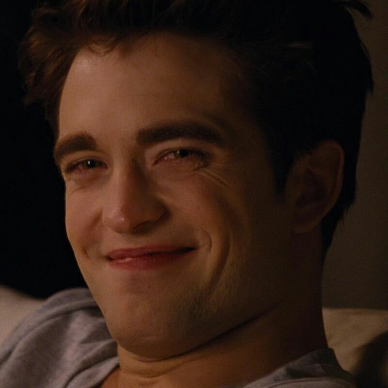 archivetwilight's tweet photo. he's a 10 but he's edward cullen so he's actually an 11 https://t.co/RuX4koemJL