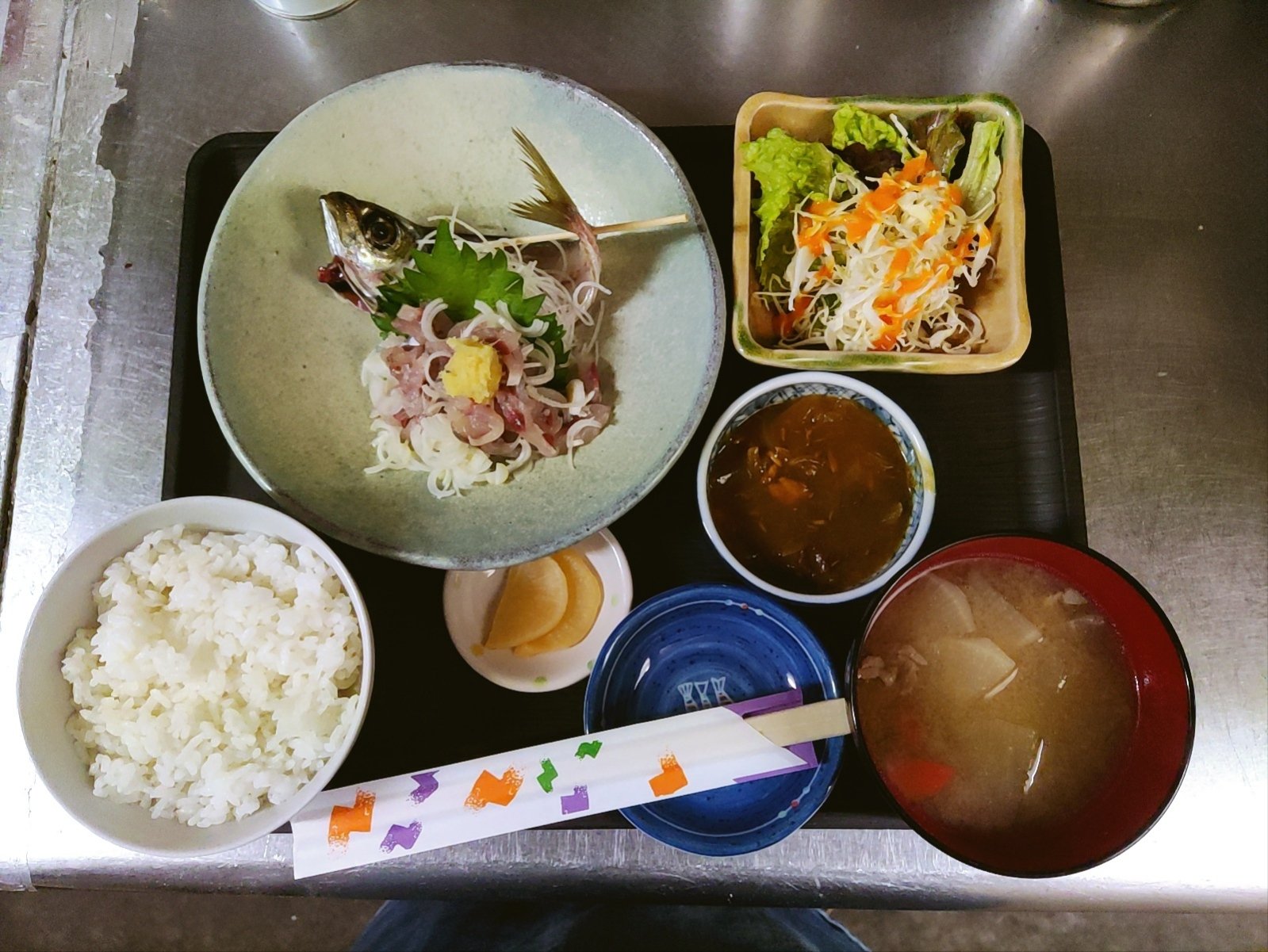 清水区 居酒屋えじり おはようございます 本日は由比から魚の入荷がありました 日替わりランチはこちらです 倉沢アジ 由比の太刀魚など入荷しています 書き忘れで煮魚定食もありますよ お昼の方 よろしくお願いします T Co