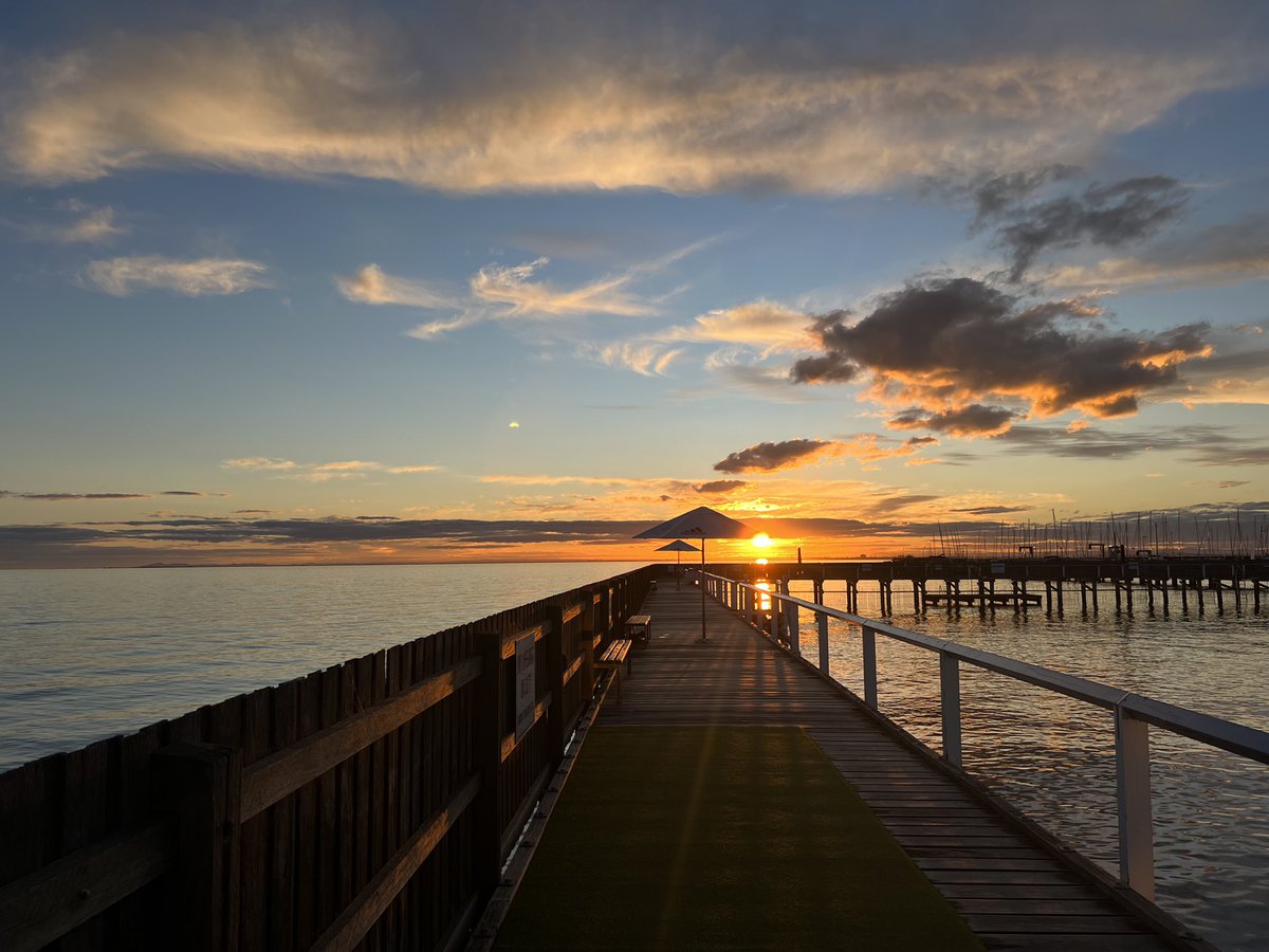 BrightonBaths's tweet photo. Yesterday was the Southern Hemisphere’s Winter Solstice - this marks the shortest day of the year. This means that from today onwards, we are on the run towards the summer sunshine!
#WinterSolstice #brighton #sunset #beach #brightonbathshealthclub https://t.co/uSBd5u1WY3